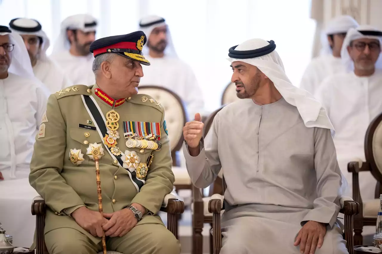 رئيس الدولة يستقبل رئيس أركان الجيش الباكستاني .. ويقلده 'وسام الاتحاد'