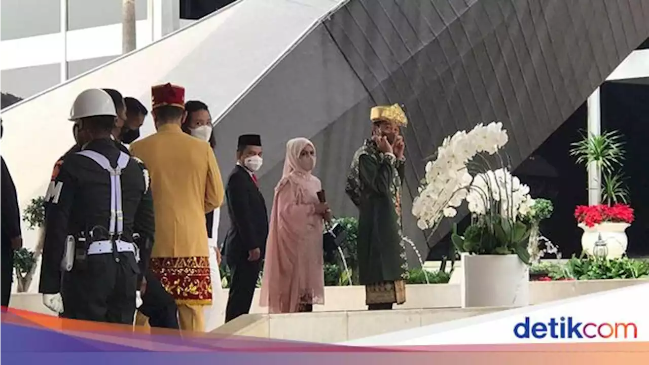 Jokowi Tiba di Sidang Tahunan MPR, Pakai Baju Adat Apa?