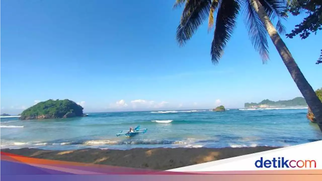 Mengintip Keindahan Pantai Kondang Merak