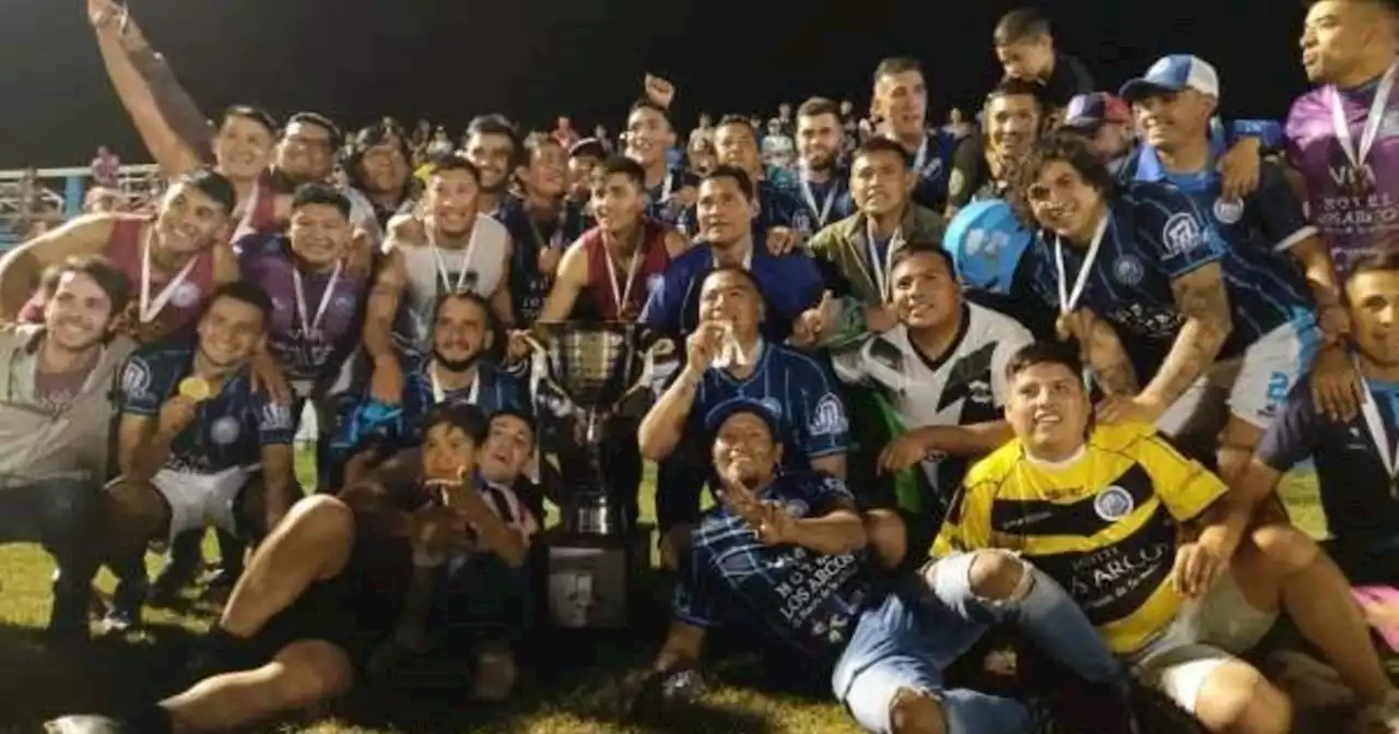 La Mona 44: la increíble historia del equipo de amigos que podría jugar Libertadores en tres años