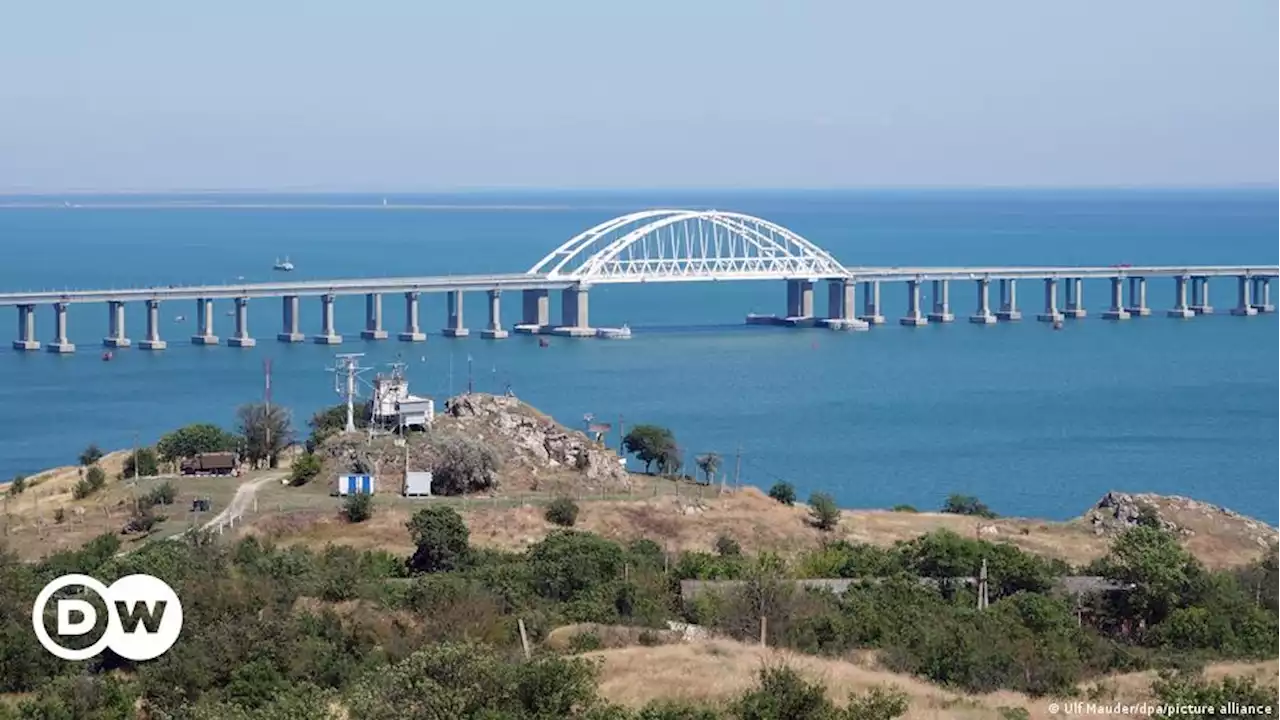 На Керченском мосту - длинные очереди желающих покинуть Крым | DW | 16.08.2022