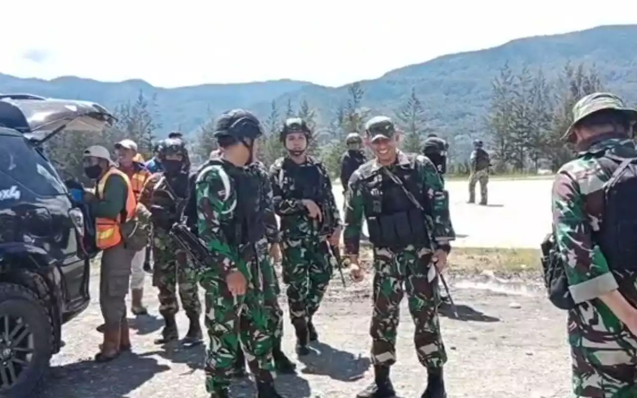 Jelang HUT ke-77 RI, TNI-Polri Baku Tembak dengan KKB di Intan Jaya Papua