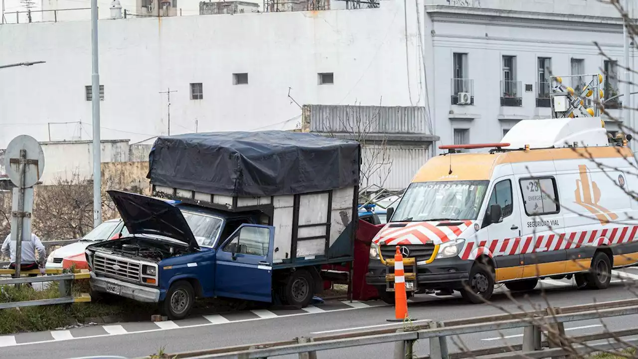 Un hombre murió arrollado por su camioneta cuando intentaba arreglarla en la autopista 9 de Julio