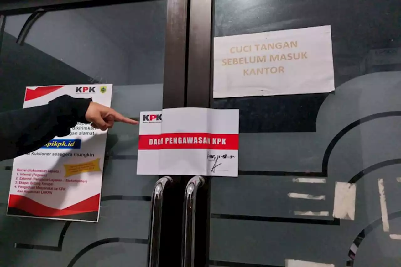 KPK Amankan Uang Tunai Usai Geledah Kantor hingga Rumah Pribadi Bupati Pemalang