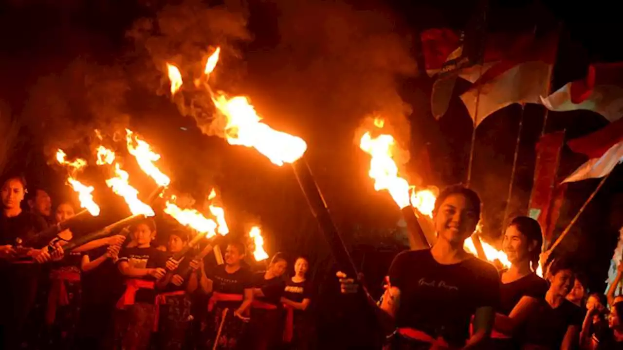 Pawai Obor Malam Menjelang 17 Agustus di Sejumlah Daerah