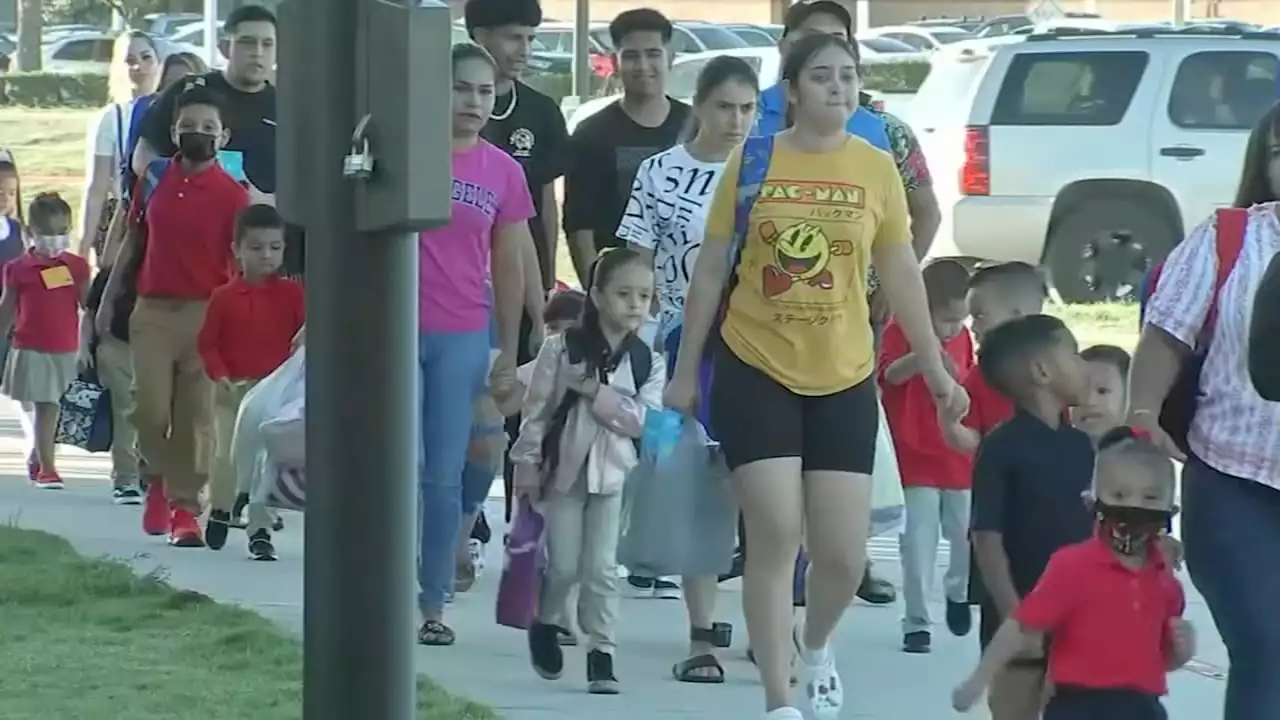 HISD's Project Safe Start places officers and ministers at campuses for back to school