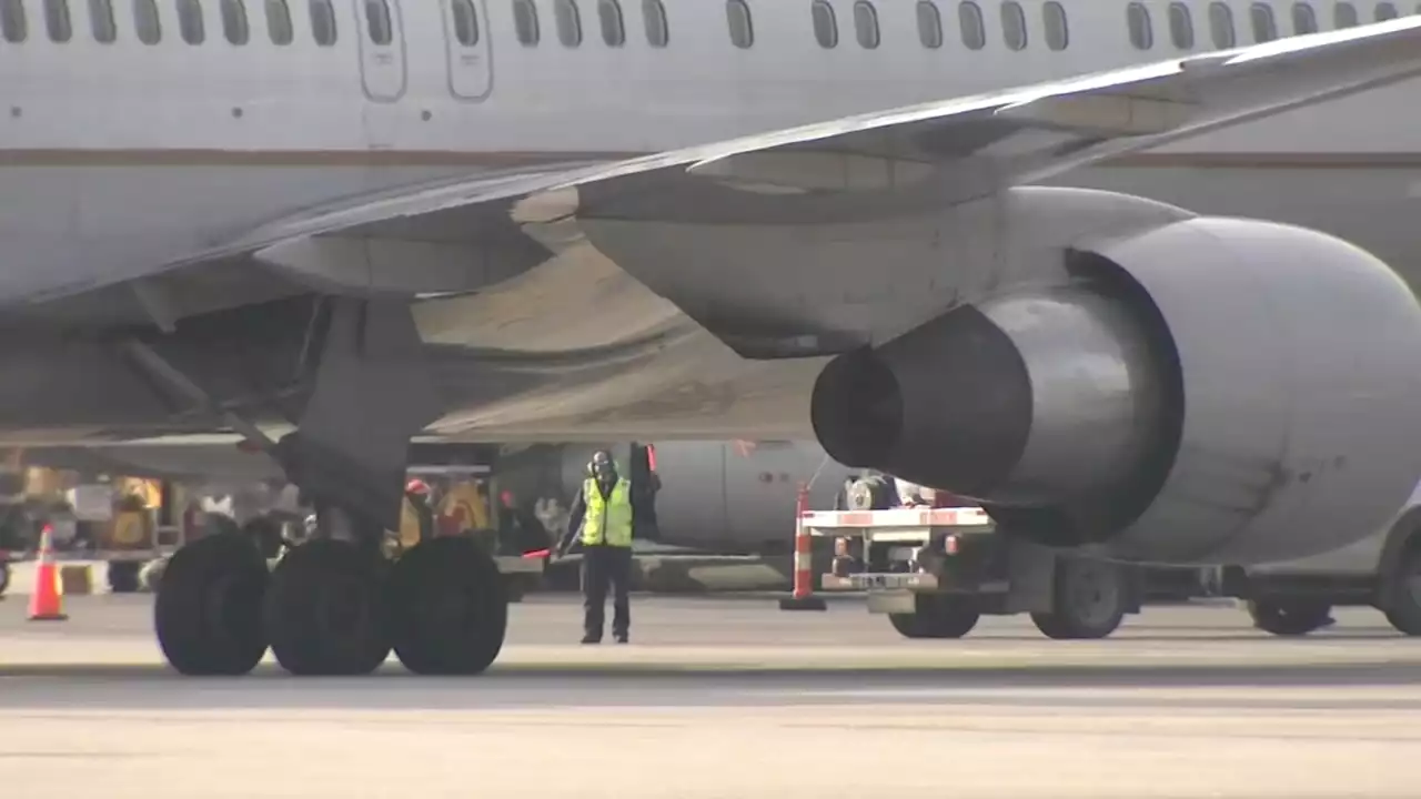 United Airlines hiring hundreds of new employees as airlines struggle with delays, cancelations