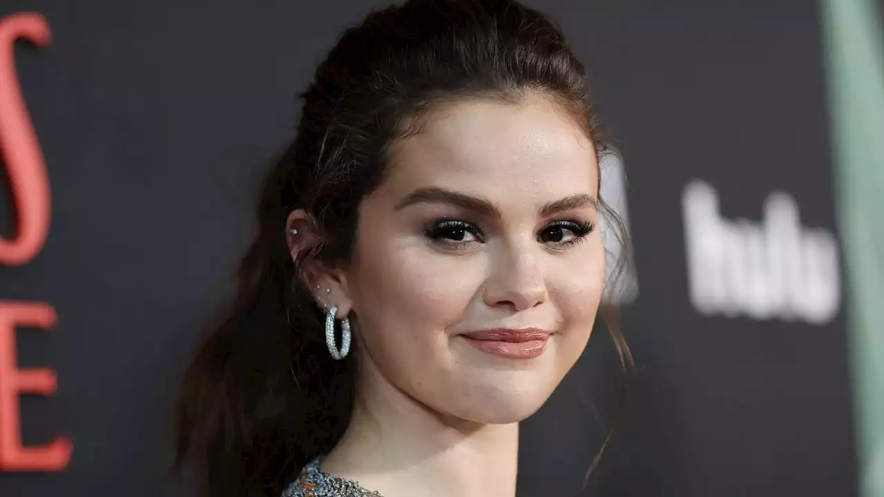 The Internet Is Already Head Over Heels for Selena Gomez's New Curly Bob