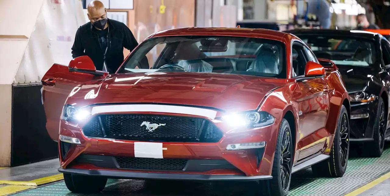 Get Ready for the Last Gas-Engine Ford Mustang—and an EV