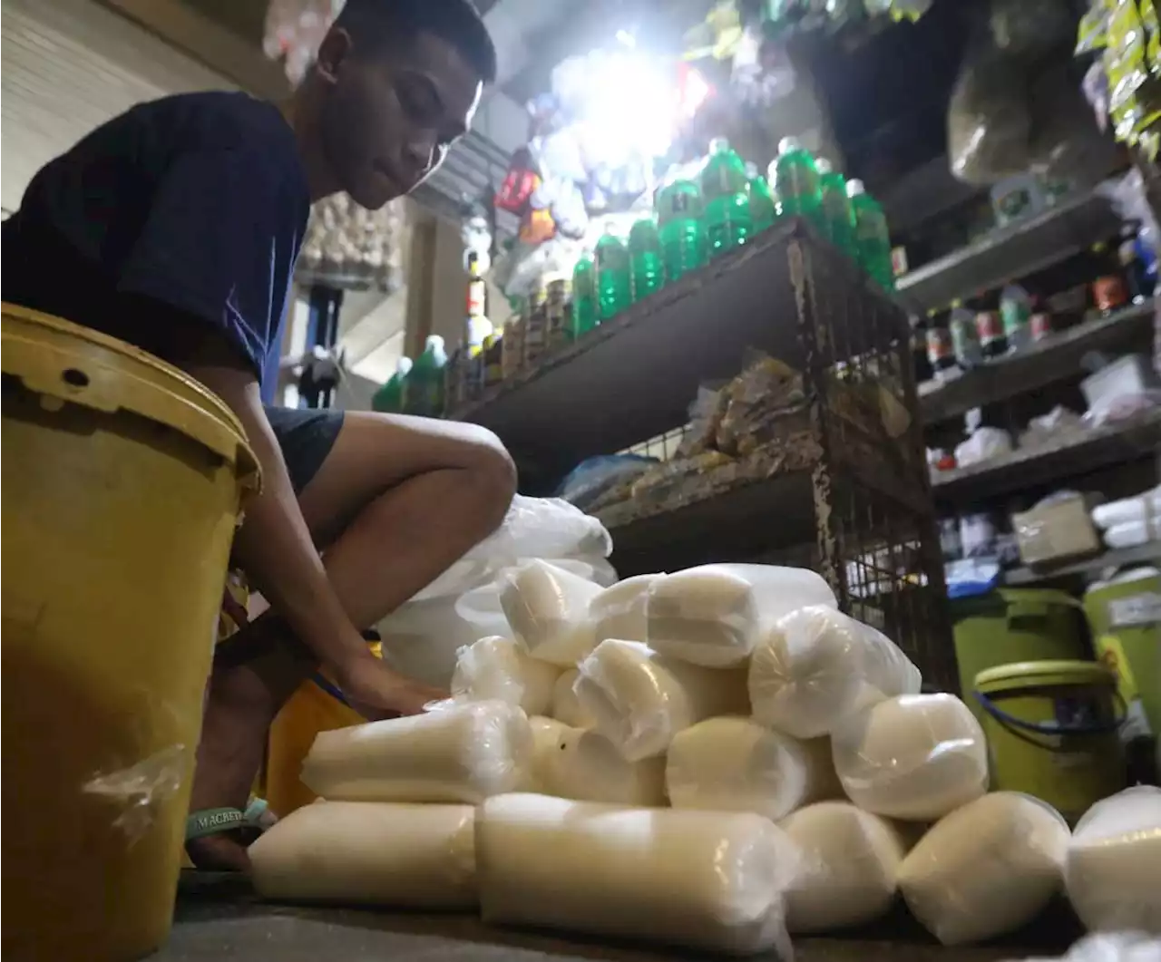 Marcos may allow food manufacturers to directly import sugar - BusinessWorld Online