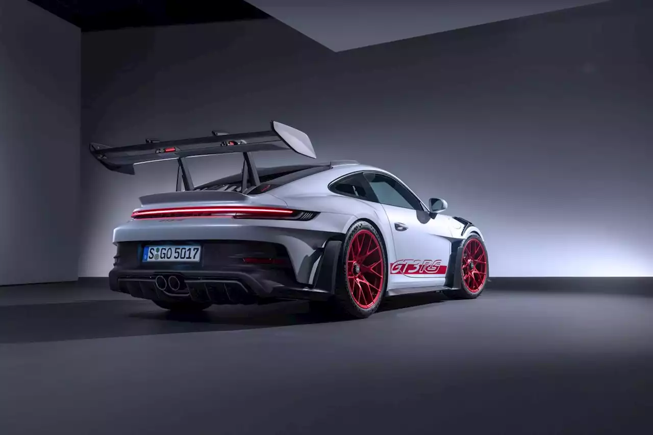 2023 Porsche 911 GT3 RS Has 518 HP and Insane Aero Elements