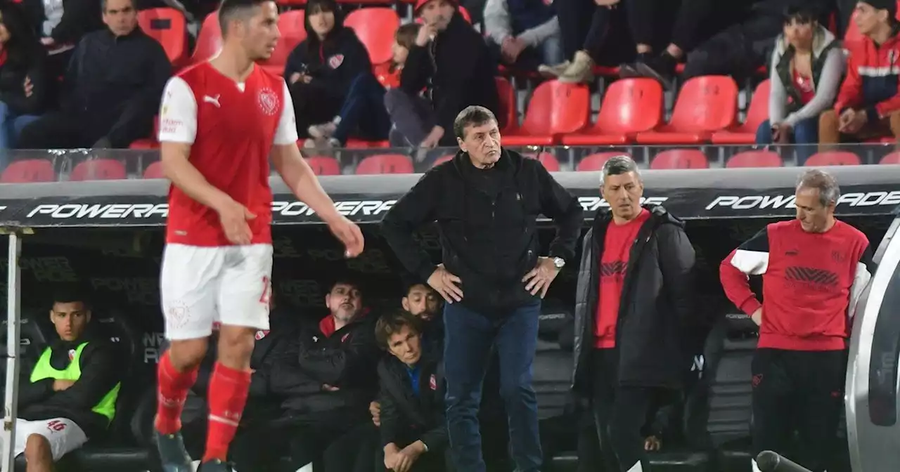 Los hinchas de Independiente volvieron a explotar y pasaron del entusiasmo a los silbidos frente a Huracán