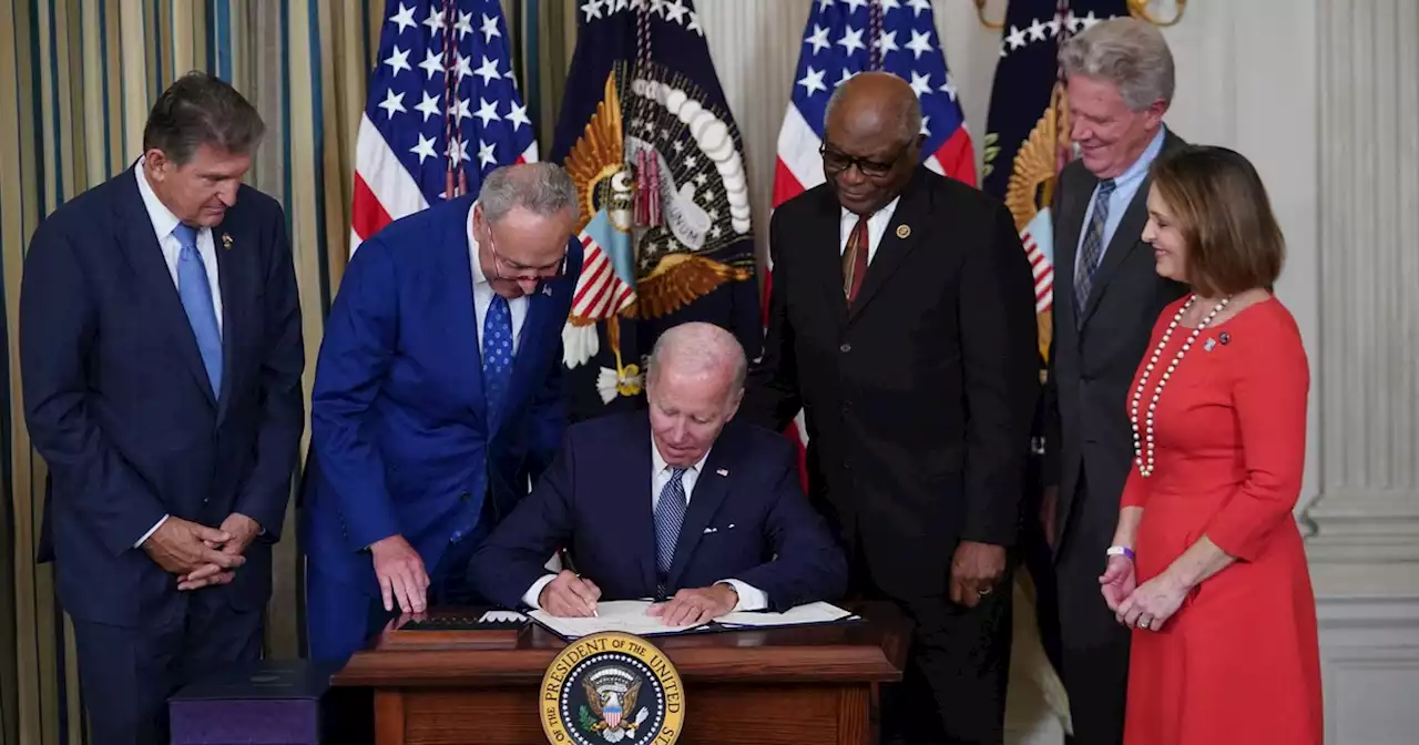 Progressives Applaud as Biden Signs 'Landmark' IRA Into Law