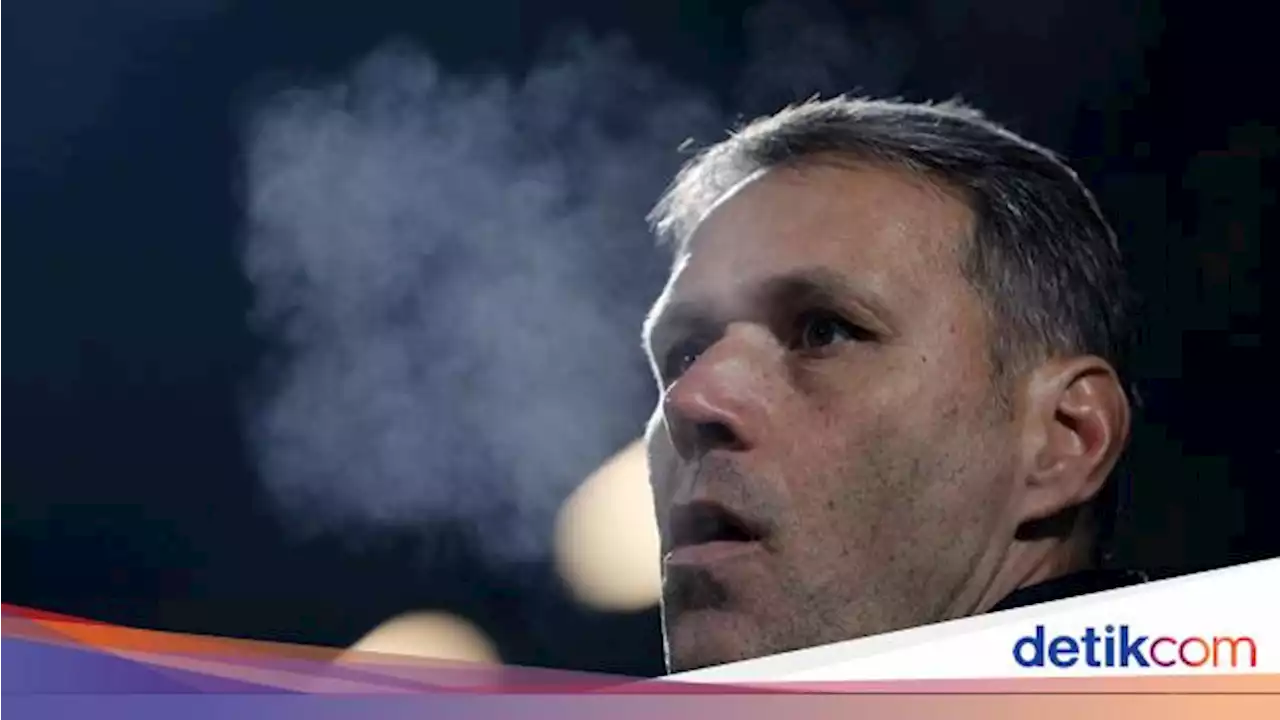 Van Basten Kecam Barcelona, Bawa-bawa Johan Cruyff