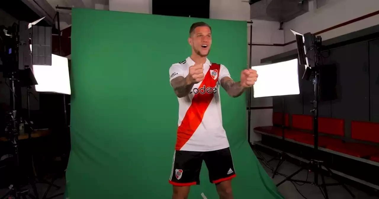 Video: el backstage de las fotos del plantel de River con la nueva camiseta