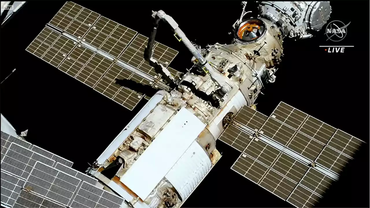 ISS spacewalk interrupted by suit malfunction | Engadget