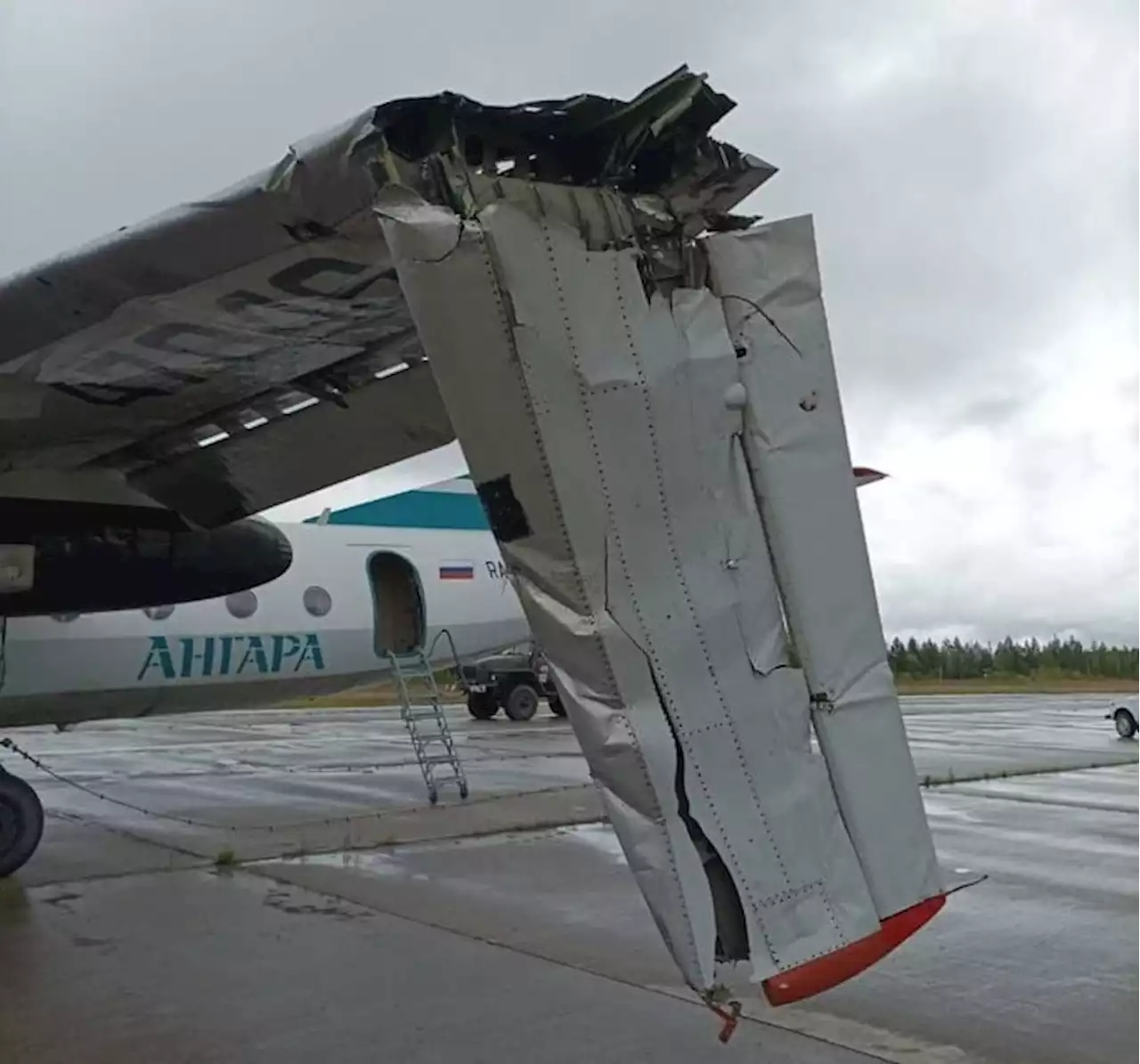 Фото аварийной посадки АН-24 в Иркутской области