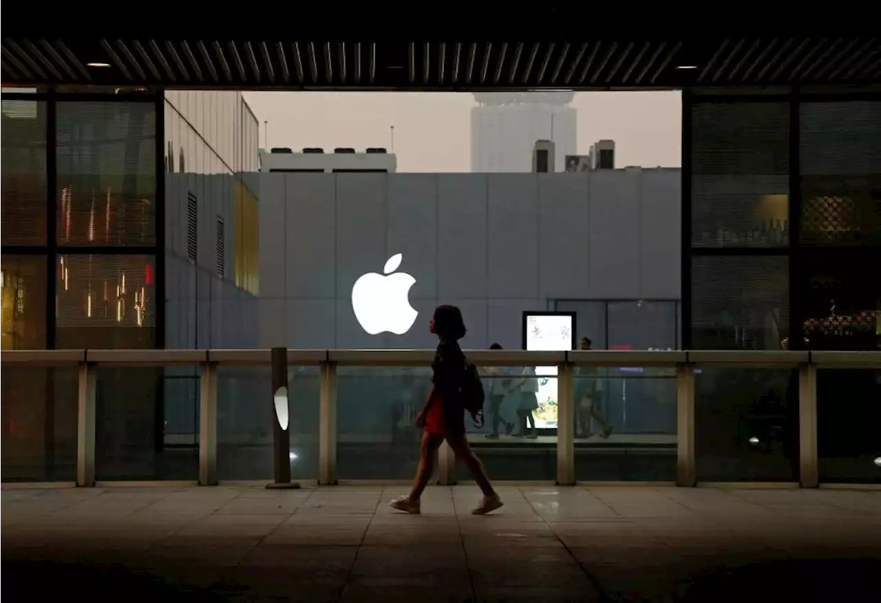 Apple suppliers to make Apple Watch and MacBook in Vietnam