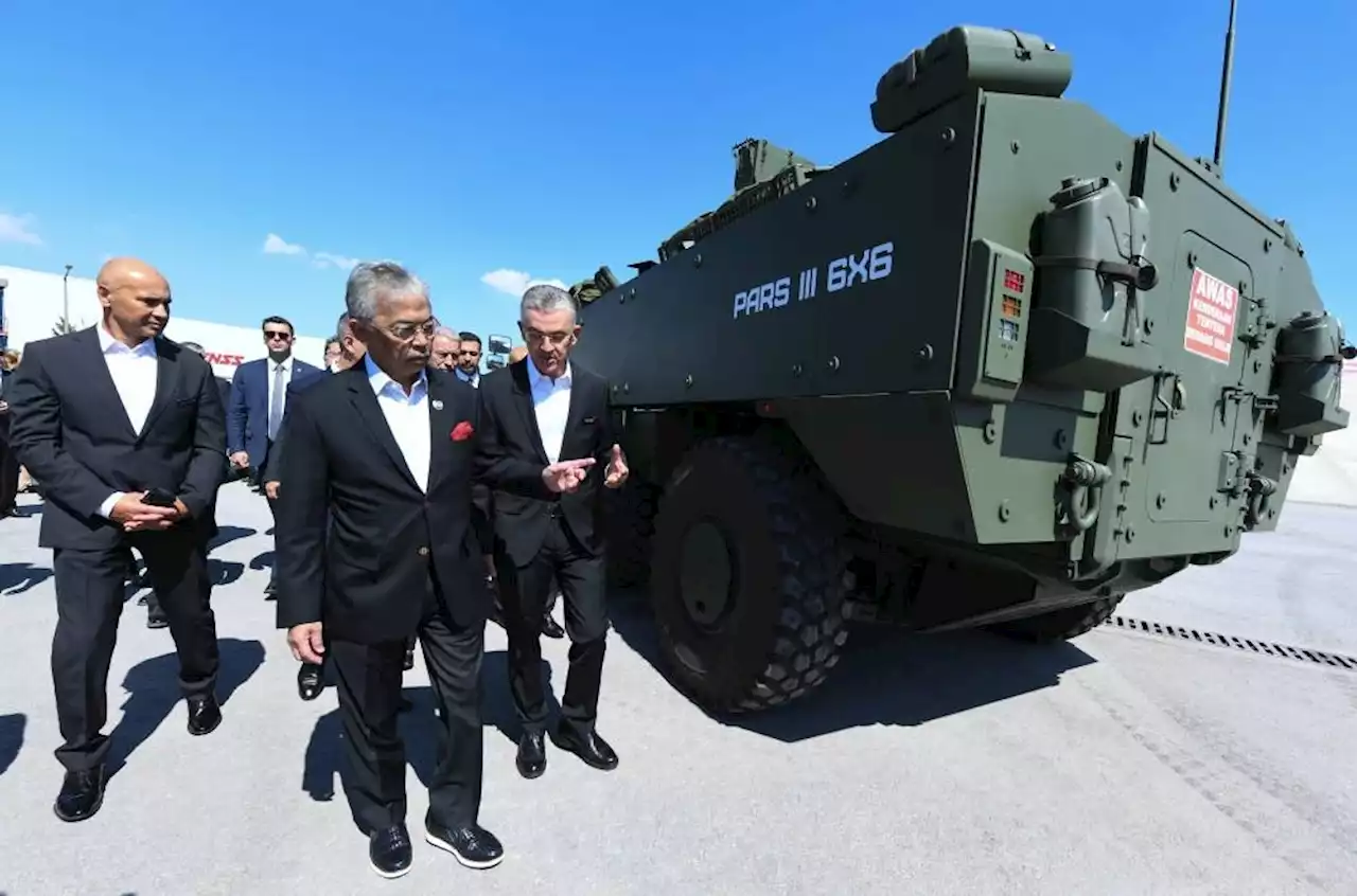 King visits FNSS Defence Systems A.S in Turkey