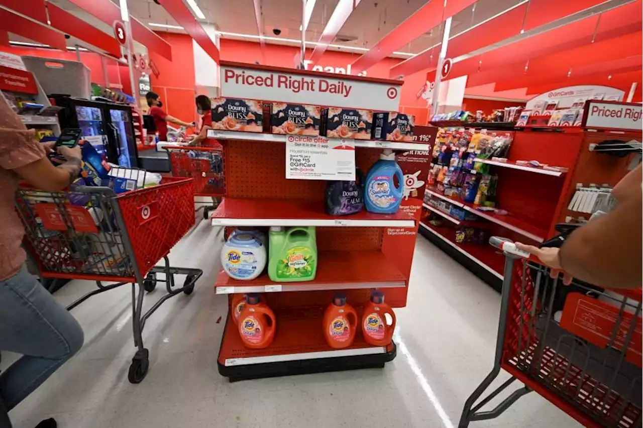 US retail sales flatline in July as gas prices fall