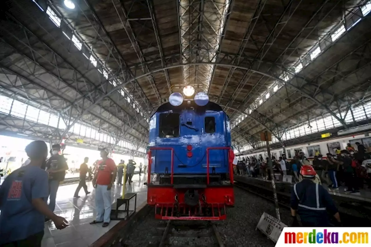 Foto : Melihat Antiknya Lokomotif Listrik Pertama dan Kereta Bersejarah di HUT ke-77 RI | merdeka.com