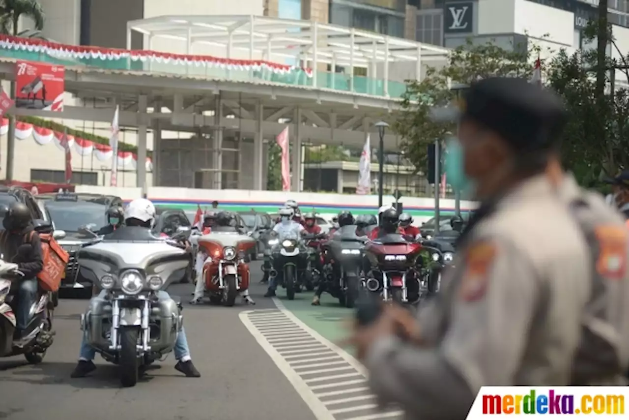 Foto : Pawai Motor di Bundaran HI Heningkan Cipta Saat HUT RI | merdeka.com