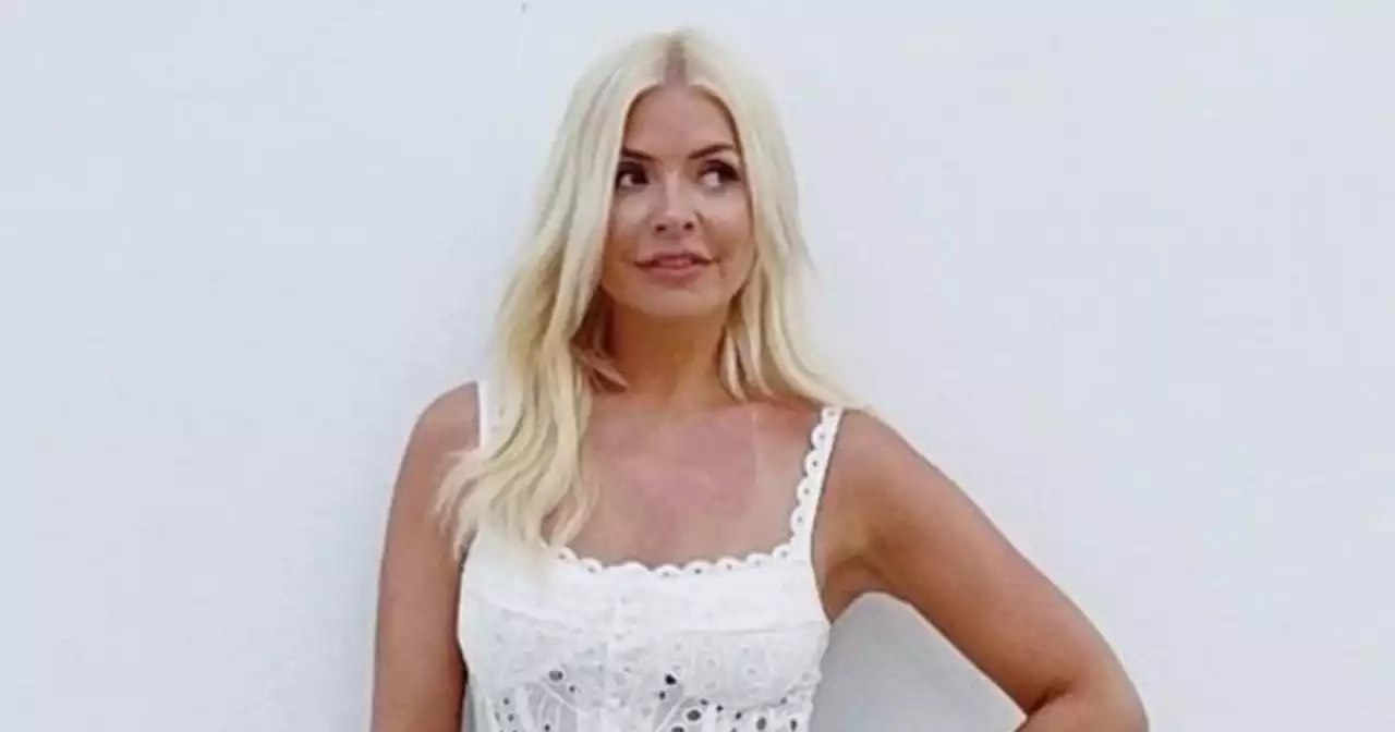 Holly Willoughby shows off longer hair in stunning pics during summer break