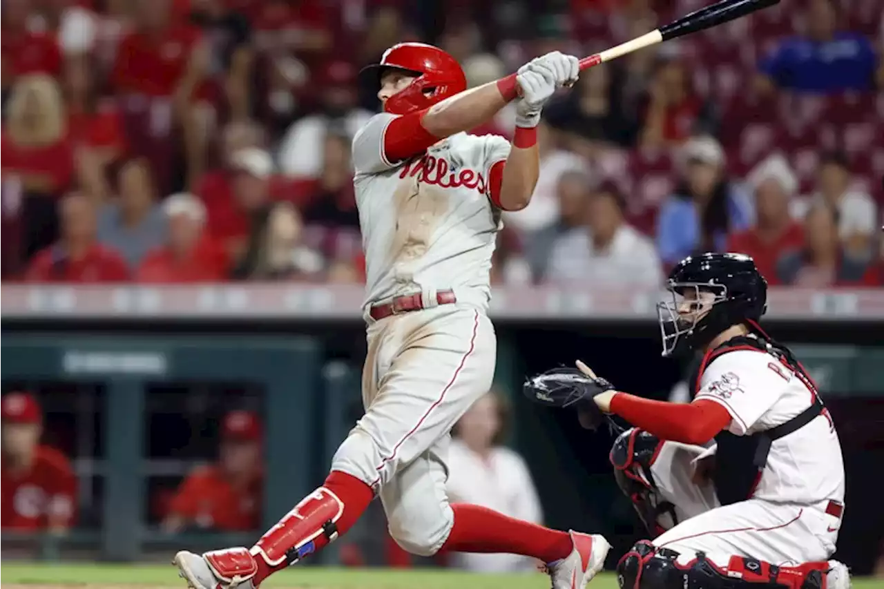 Rhys Hoskins leads the Phillies’ five-homer slugfest in an 11-4 rout of the Reds