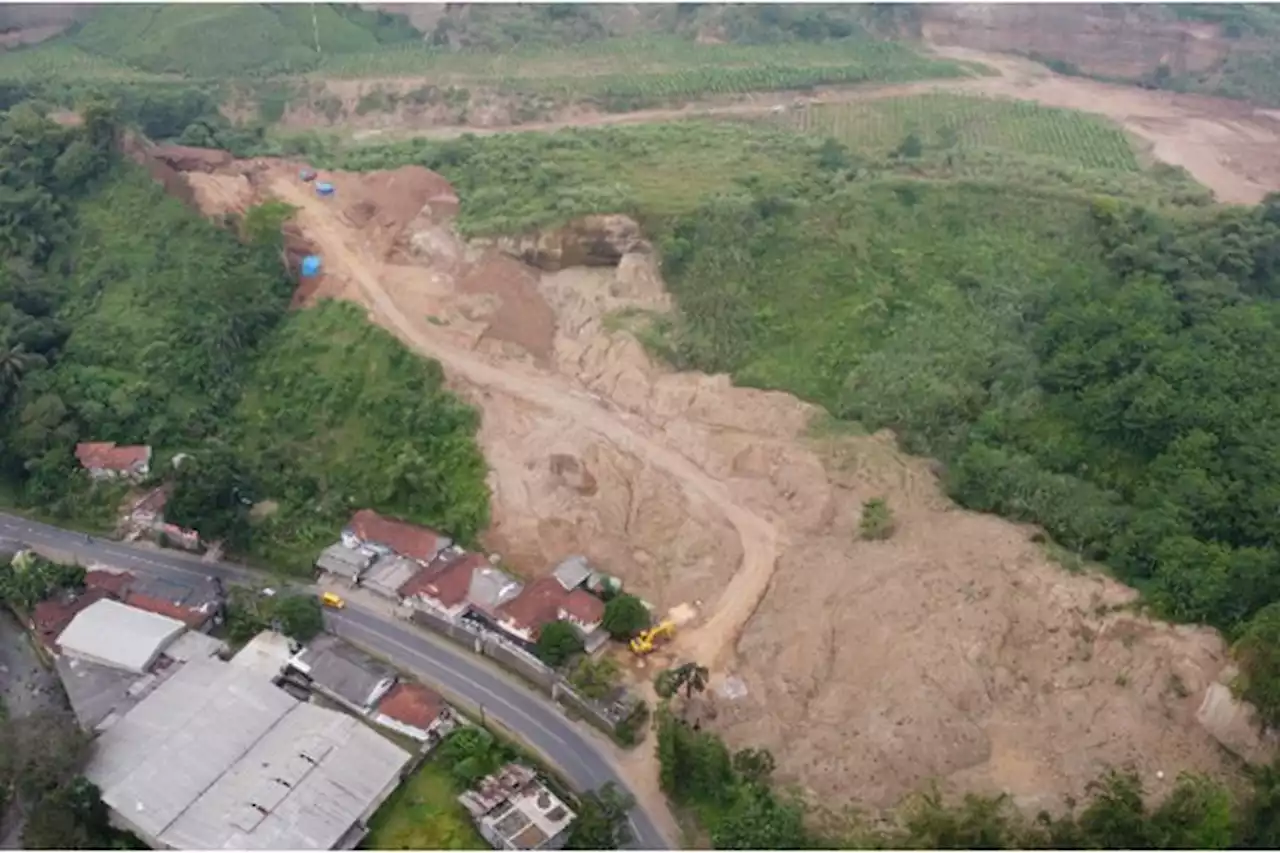 Perbukitan Nyalindung Kabupaten Bandung Barat Digerogoti Tambang, Keselamatan Warga Terancam - Pikiran-Rakyat.com