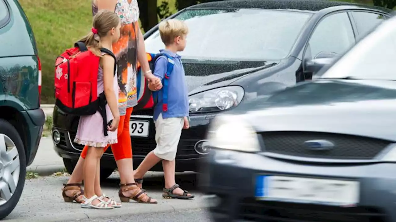 Eltern sollen Kinder nicht zur Schule chauffieren