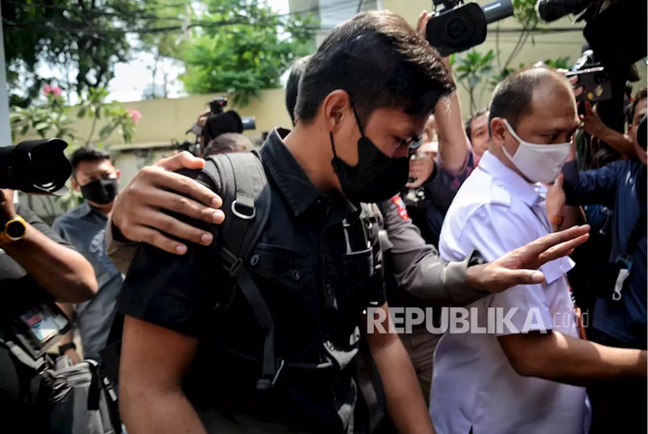 Deolipa Laporkan Pengacara Bharada E Terkait UU ITE |Republika Online