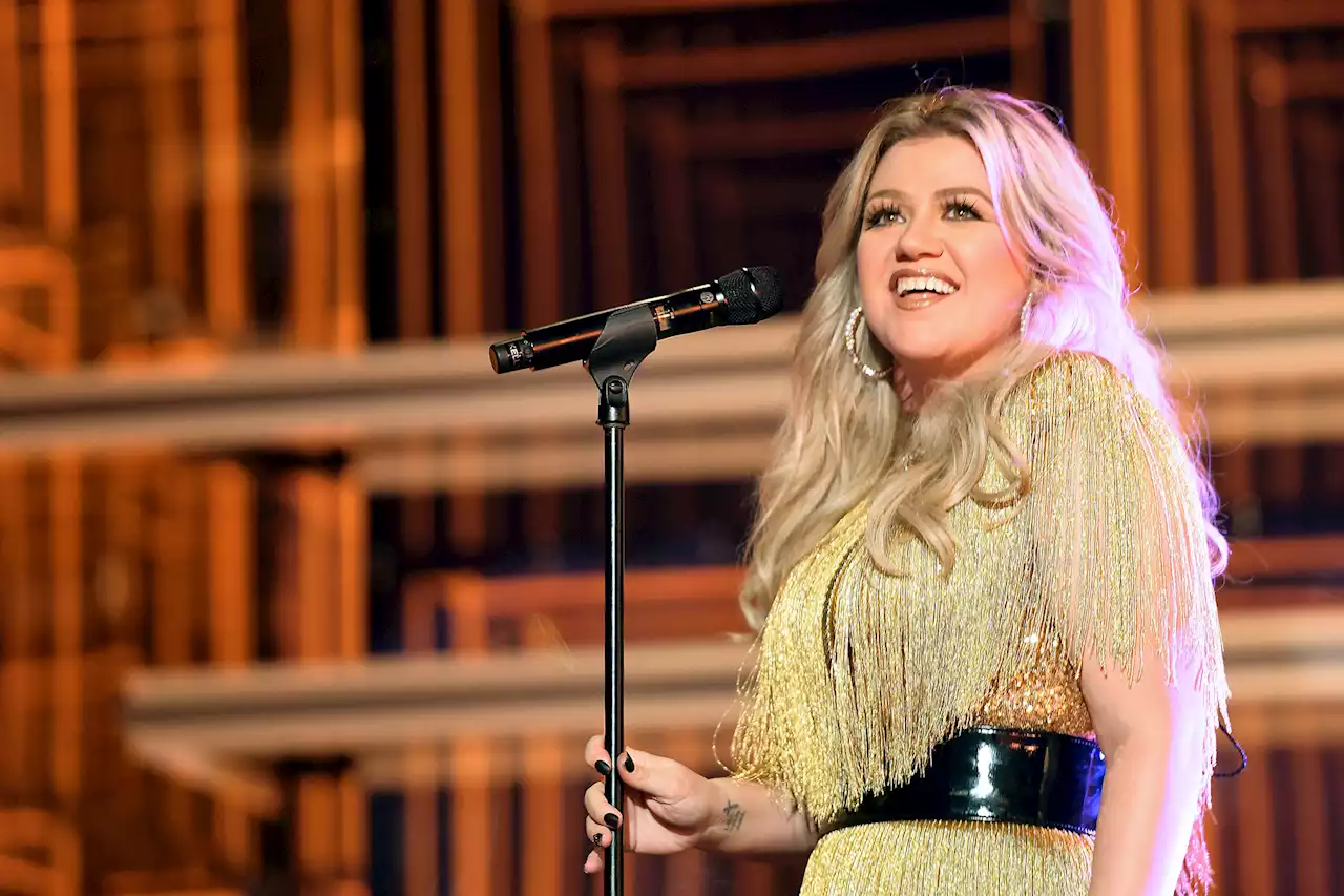 Kelly Clarkson Takes 'Kellyoke' on the Road as She Searches for the 'Greatest Voices' in America