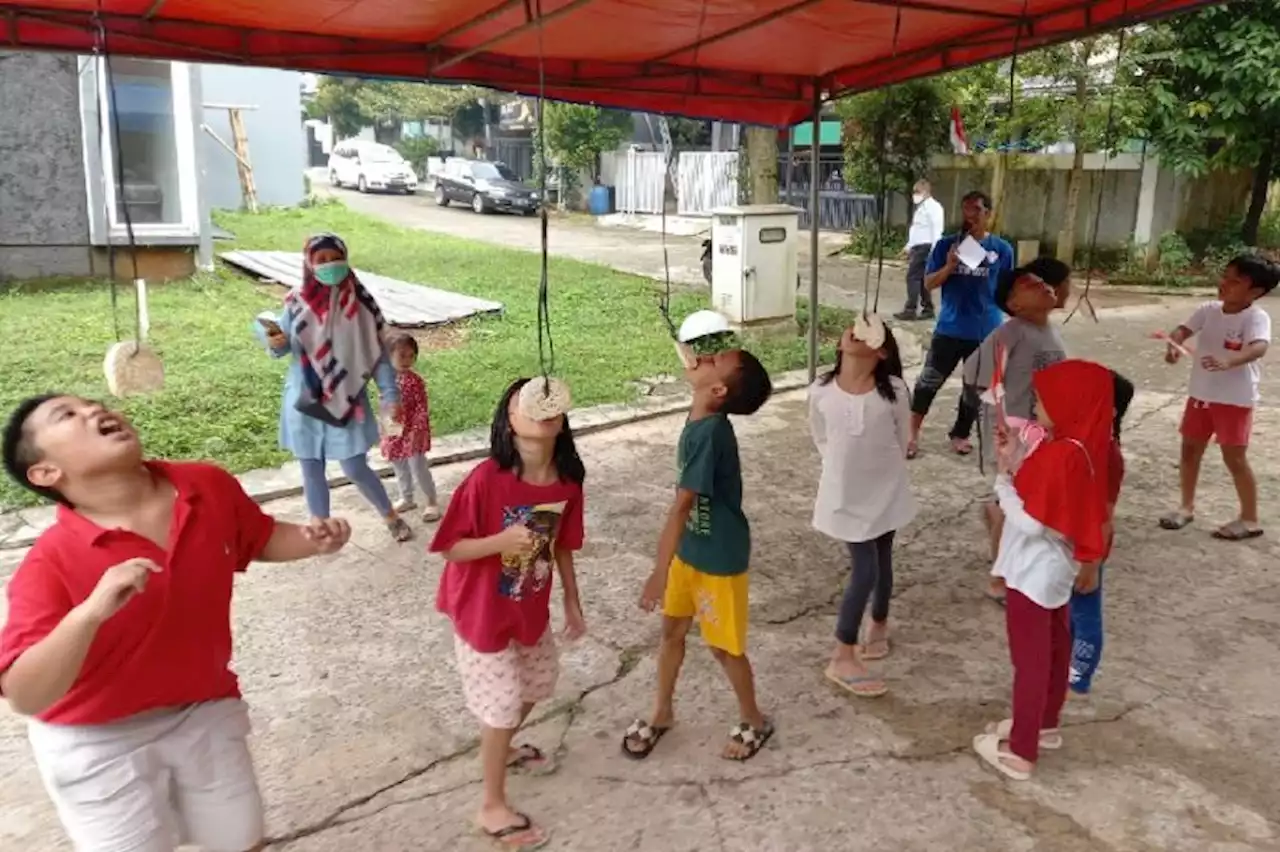 Meriahkan HUT ke-77 RI, Warga Cluster Acacia Depok Gelar Lomba Makan Kerupuk hingga Tenis Meja