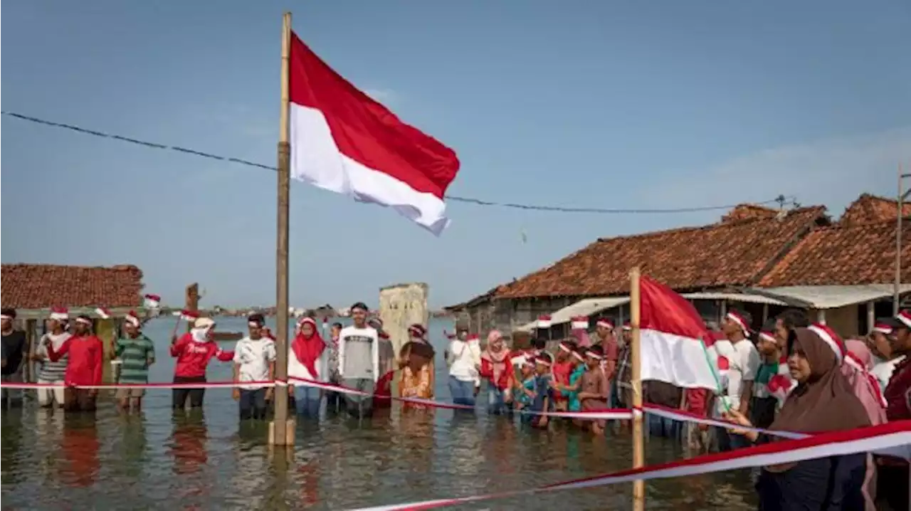 Warga Timbulsloko Demak Rayakan Kemerdekaan dalam Kepungan Rob