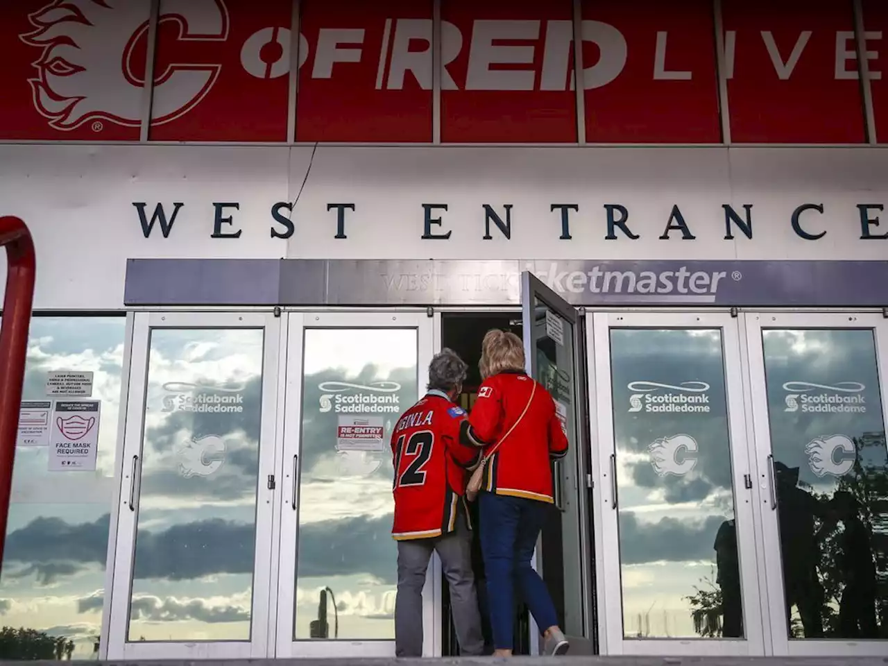 Calgary Flames looking for organist to play at hockey games for first time in decades