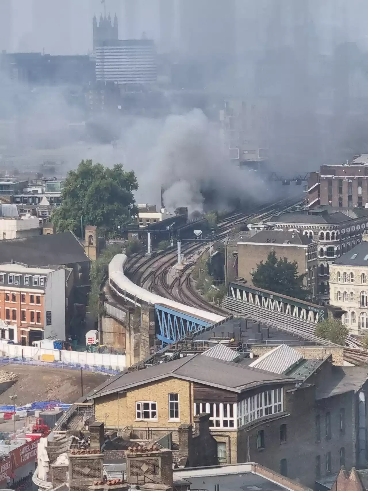 Travel chaos as massive fire forces London Bridge station to close