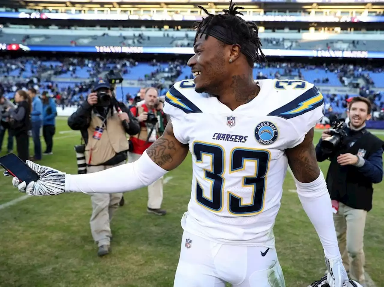 Chargers signing safety Derwin James to $76M extension: Reports