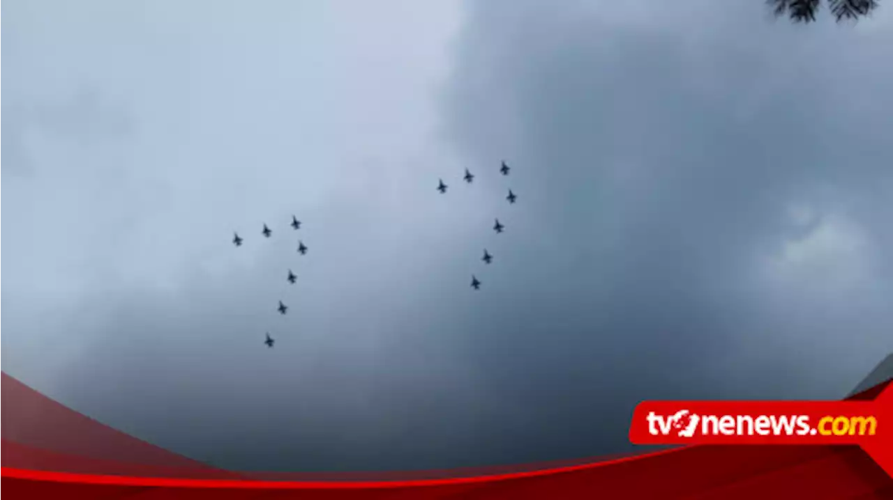 HUT ke-77 RI, 14 Pesawat Jet Tempur hingga Helikoper Mengudara di Langit Ibu Kota