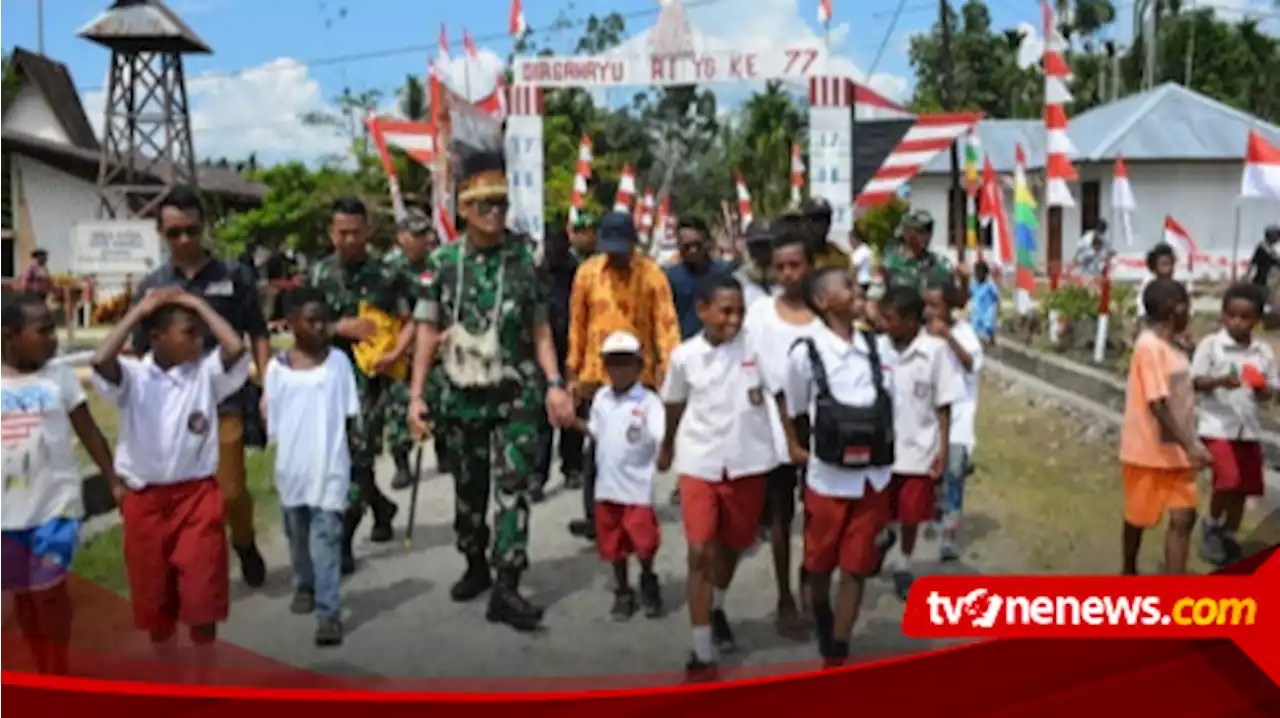 Mantan Panglima OPM Lambert Pekikir Rayakan HUT ke-77 RI Bersama Danrem 172/PWY dan Warga Kampung Workwana