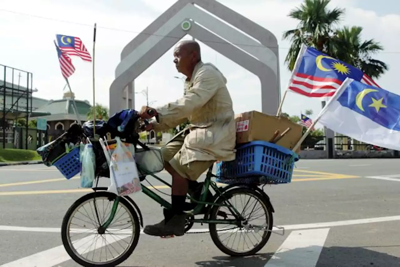 Beli bendera guna duit jual barang kitar semula