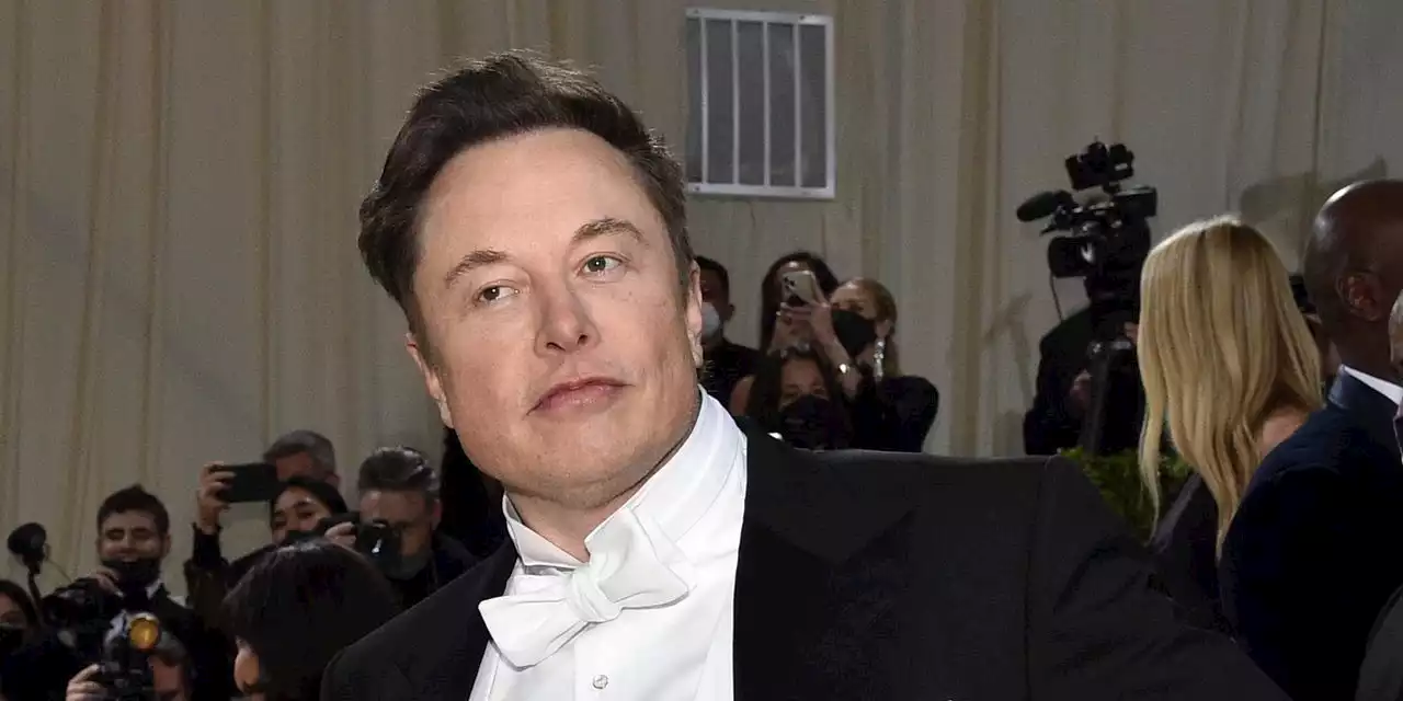 Elon Musk Tweets He’s Buying England’s Manchester United Soccer Team