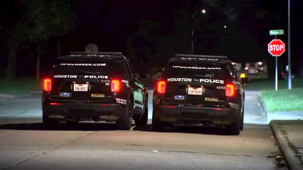 Wounded man approaches home for help after shooting in northeast Houston, police say