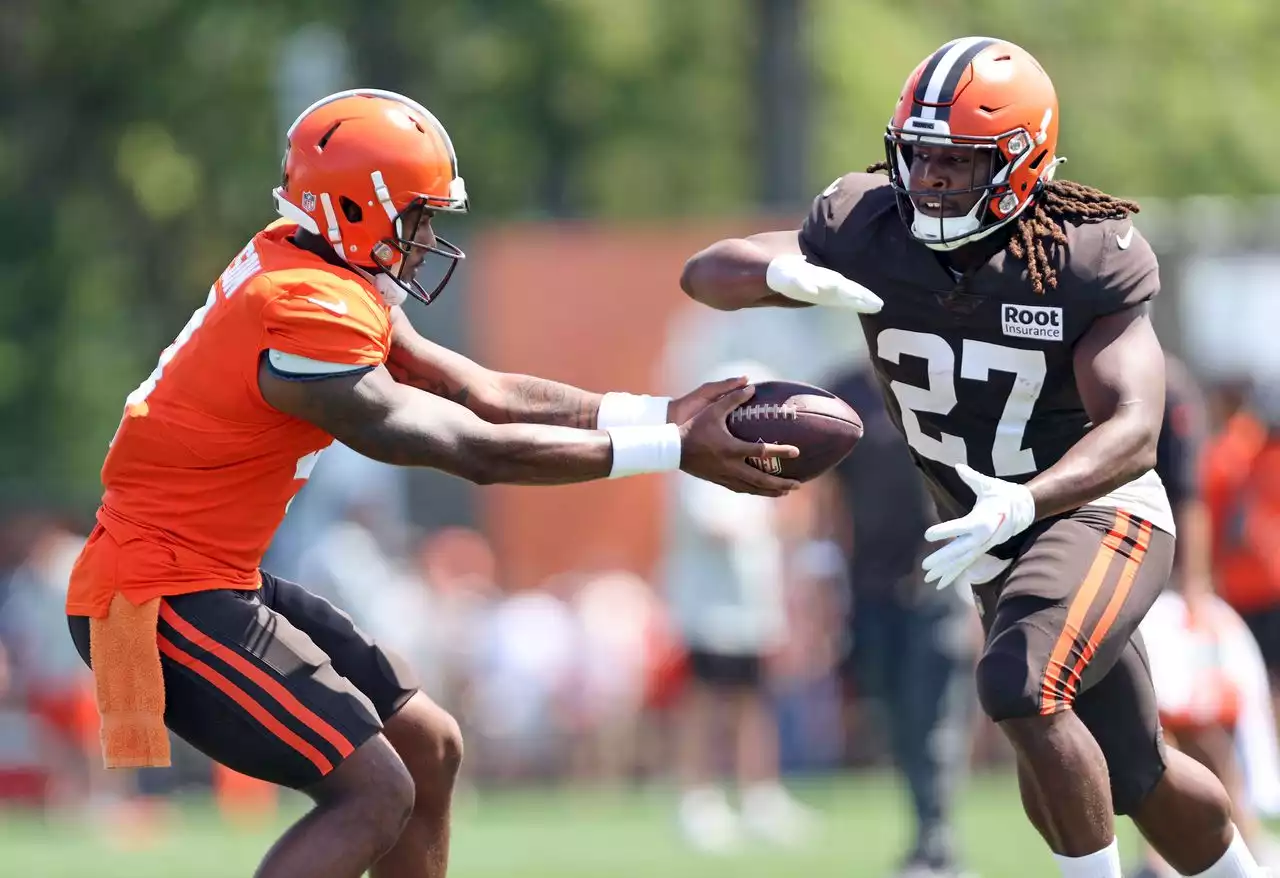 On Kareem Hunt’s trade request; Jacoby Brissett vs. Jimmy Garoppolo; JC Tretter: Browns Insider