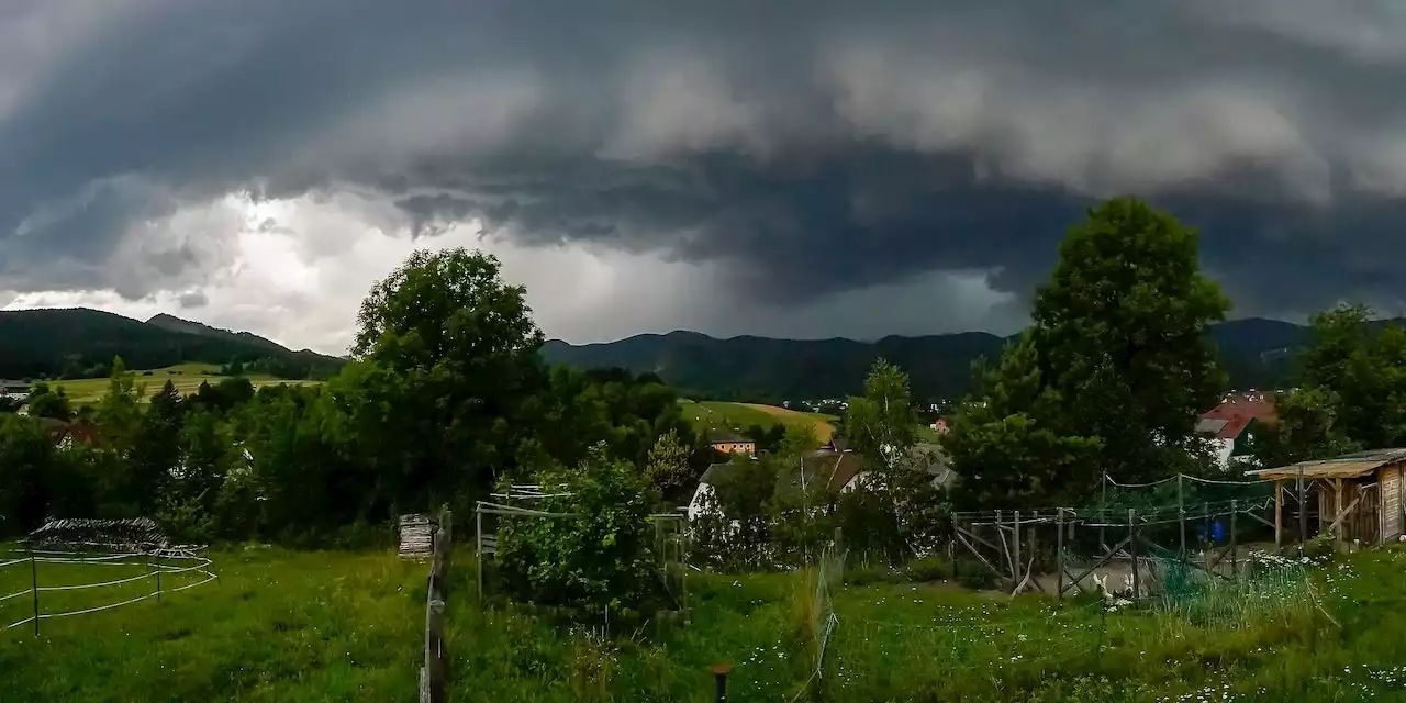 Höchste Warnstufe! Orkan-Unwetter verwüstet Österreich