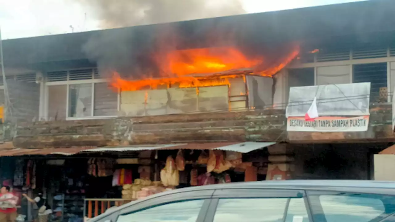 Diduga Akibat Dupa, Toko Peralatan Banten di Pasar Bajera Terbakar