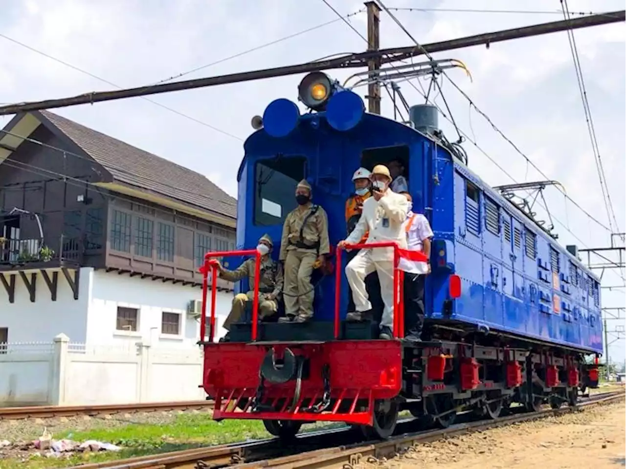 Lewat Acara Kereta Bersejarah Menyapa, PT KAI Kenalkan Dua Lokomotif Tua di Era Belanda