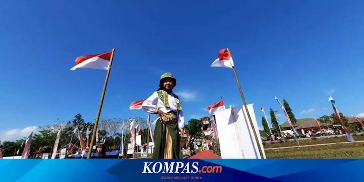 Meriahkan HUT Ke-77 RI, Warga Gelar Fashion Show di Tengah Sawah