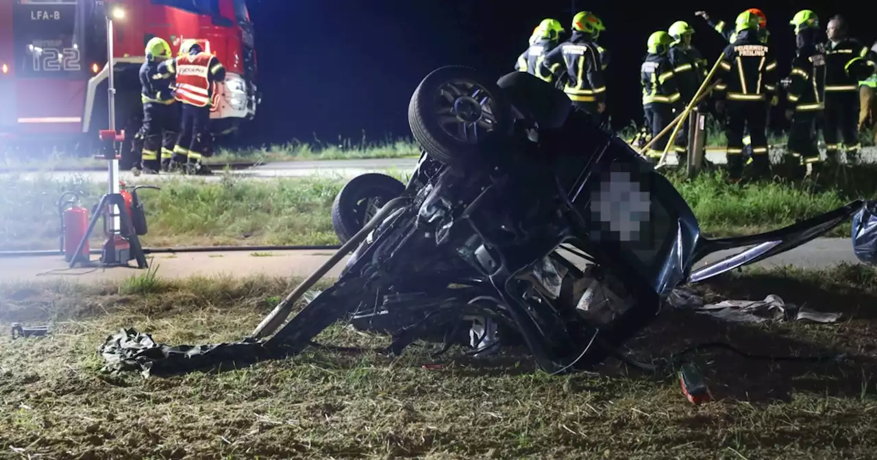 In Allee gegen Baum: Große Trauer am Unfallort