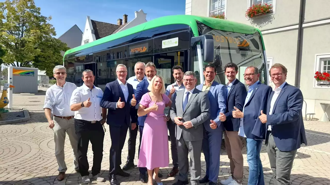 E-Bus-Flotte im Einsatz: 'Meilenstein für den öffentlichen Verkehr'