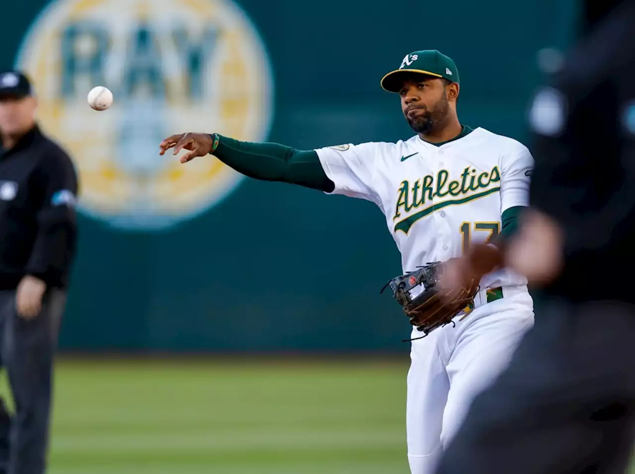 A’s release veteran shortstop Andrus with playing-time contract incentive looming